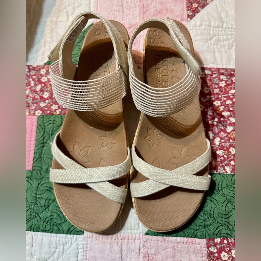 😍 3 for $20 Skechers Cream Strappy Sandals size 8